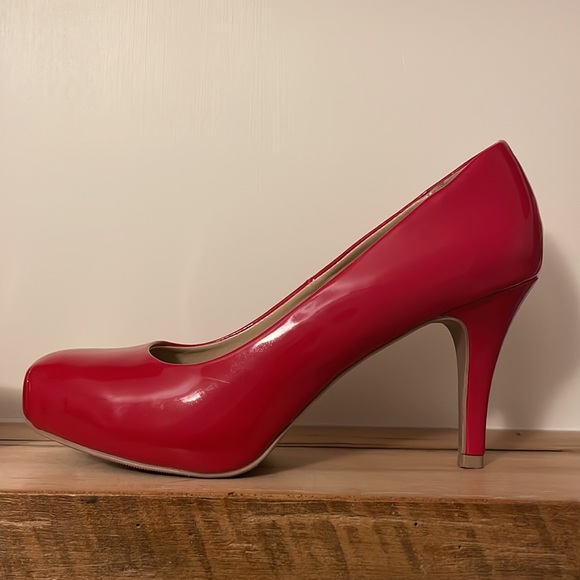 Mossimo red heels, size 9. Heels are 3 1/2". - Picture 2 of 7